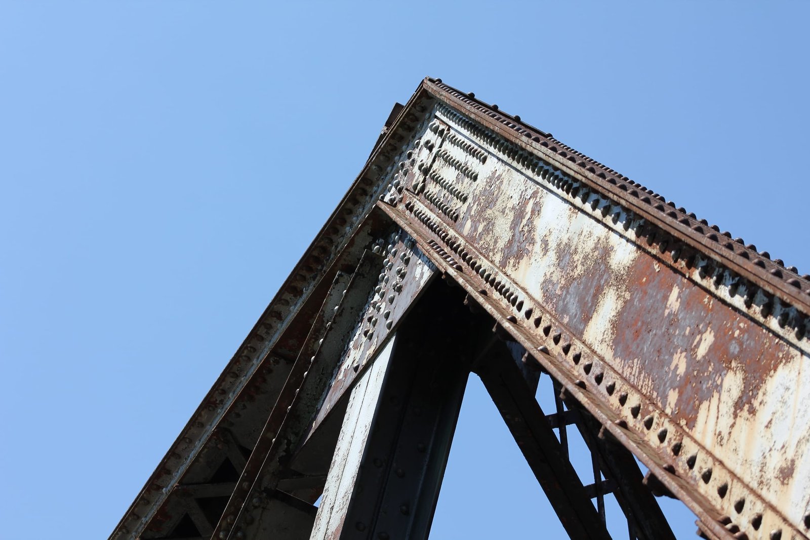 Upper angle connection, west span